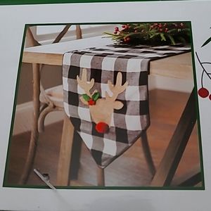 Kirklands - Tablerunner 72 Inch Buffalo Check with Deer